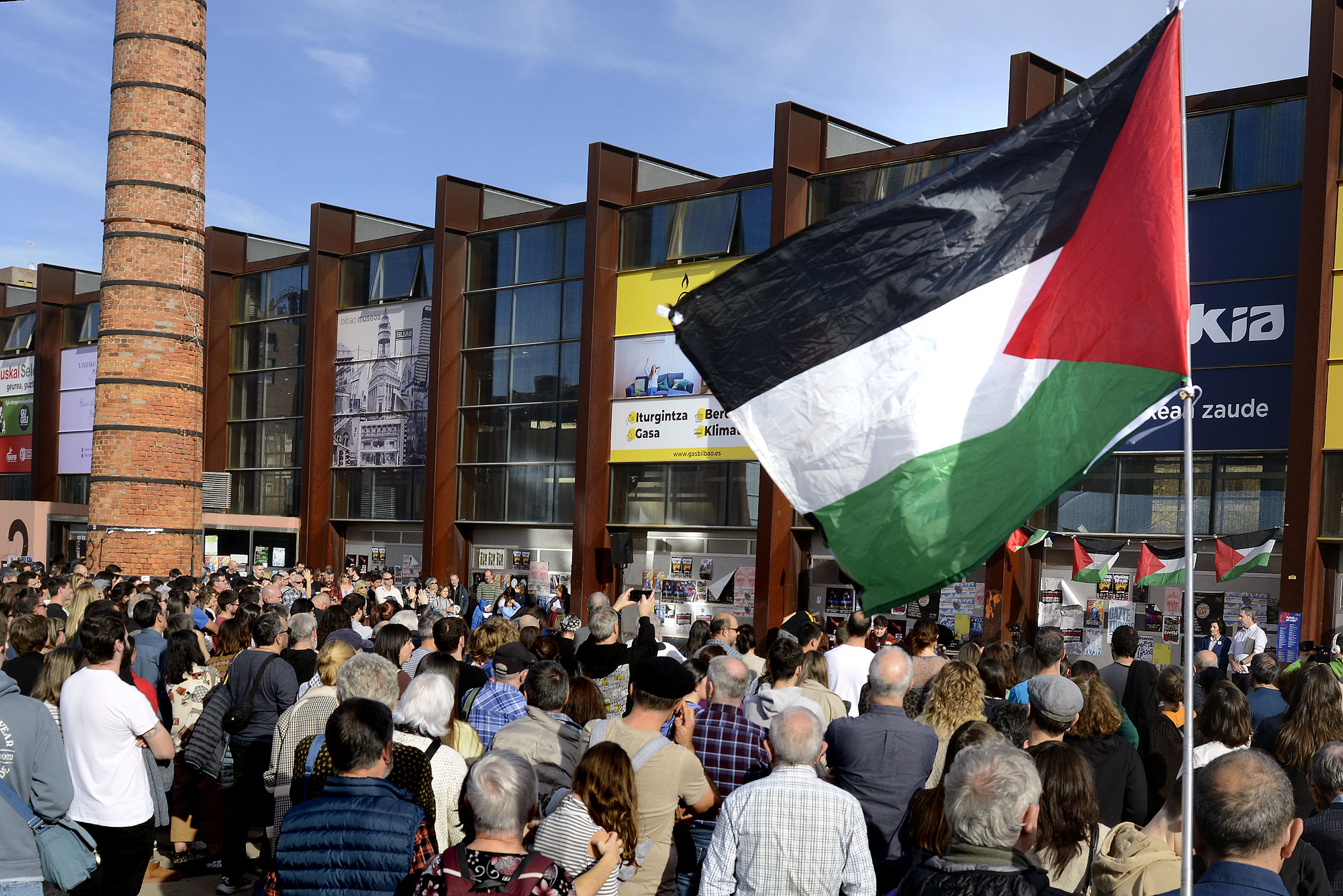 Geldialdia egin du Durangoko Azokak Palestinaren genozidioa salatzeko helburuz